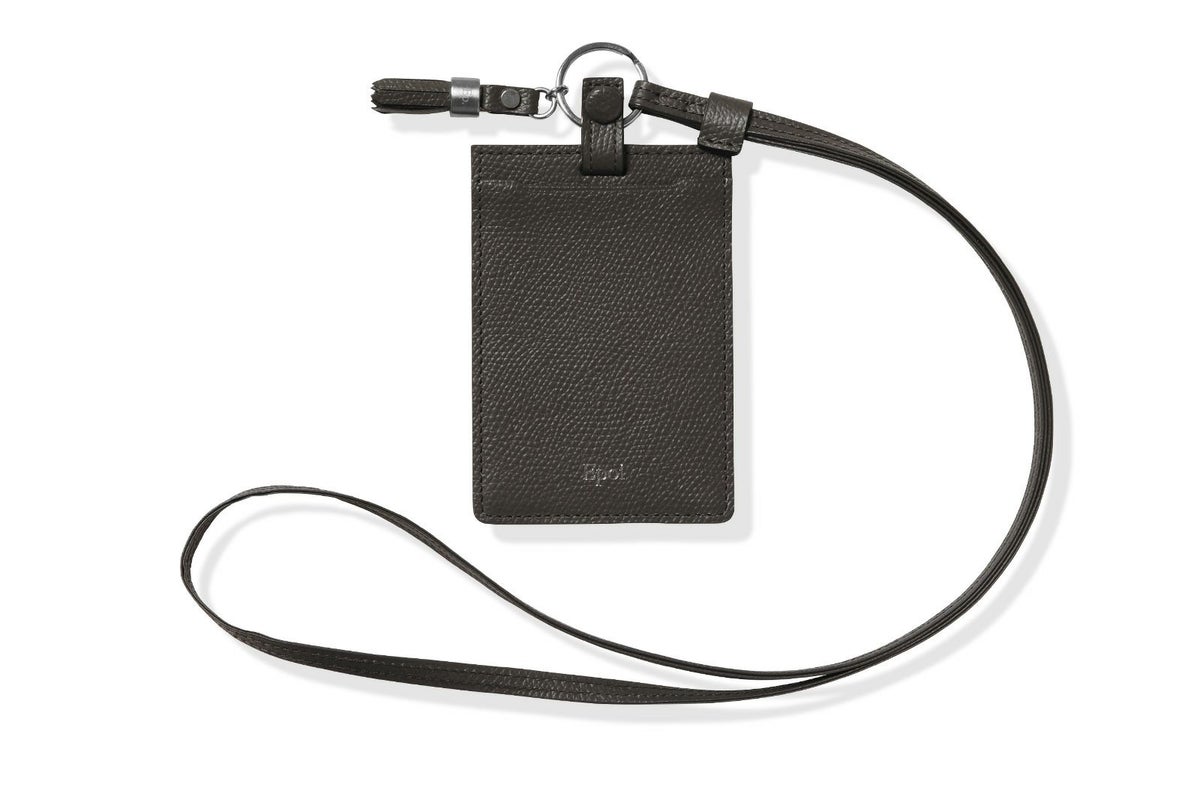 ツールズ パスケース すす